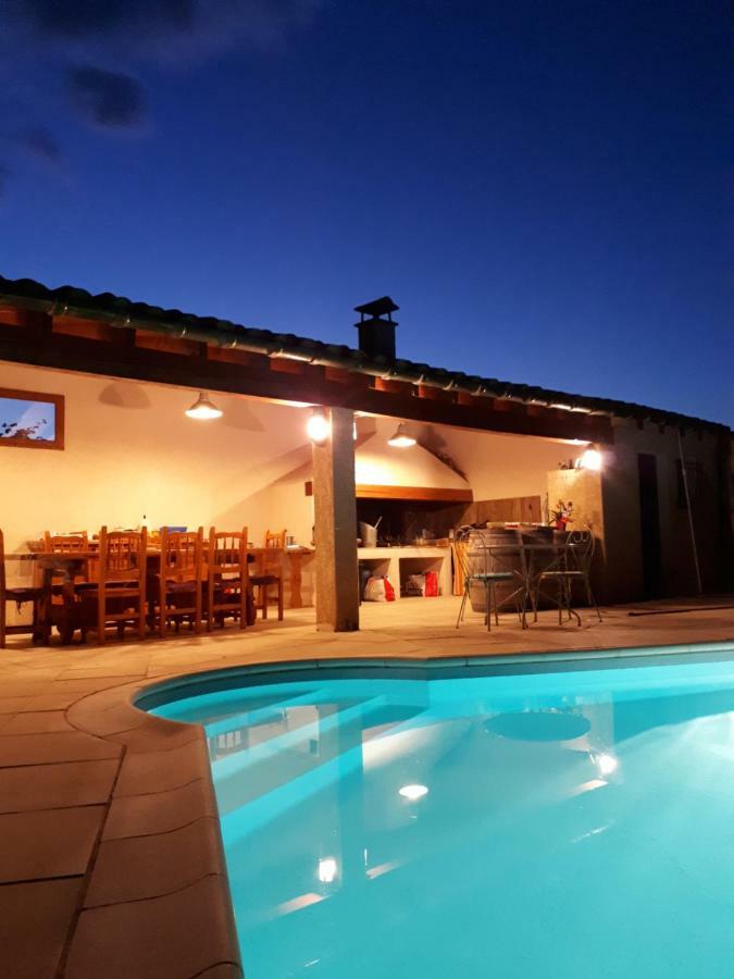 Gite Le Chalet Des Milles Et Un Chemins Castelnou Екстериор снимка